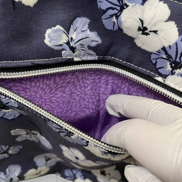 Floral Elegance: Handmade Pansy Print Purse with Iridescent Accents - Picture 4 of 6